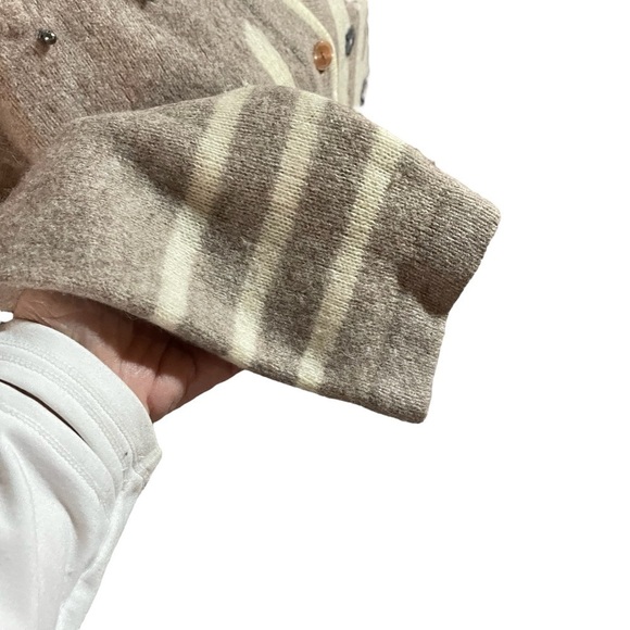 Yessica Vintage 72% Wool Button Up Long Sleeve Embroidered VNeck Cardigan 40-42 - Picture 6 of 9